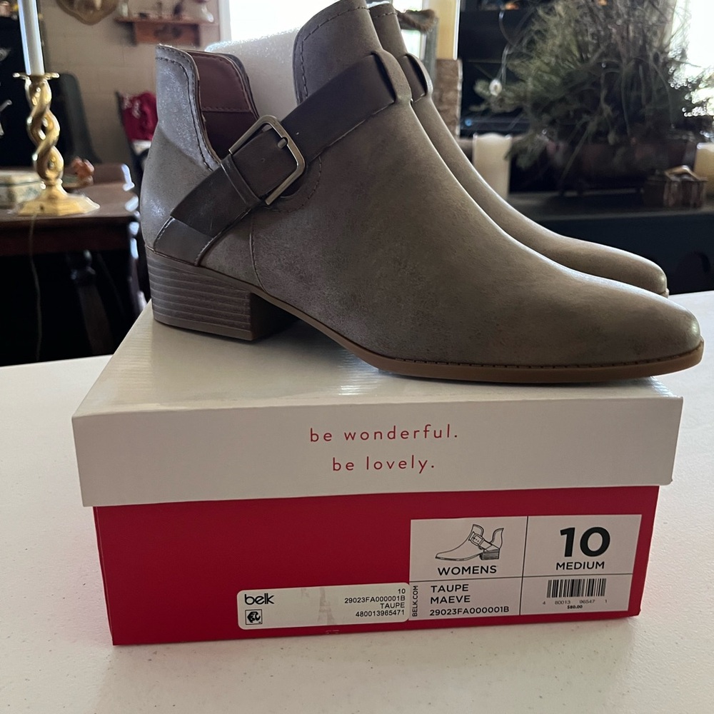 Wonderly Booties - Size 10